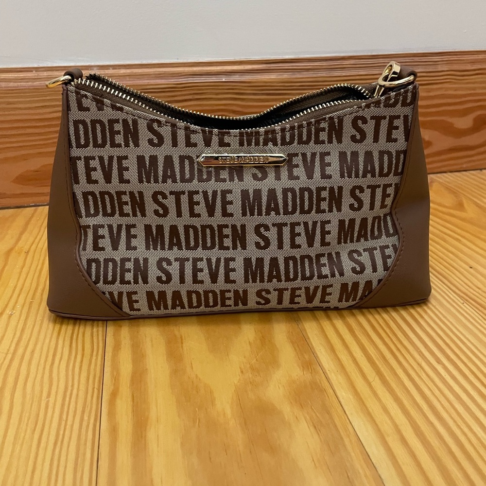 NWOT Steve Madden logo purse